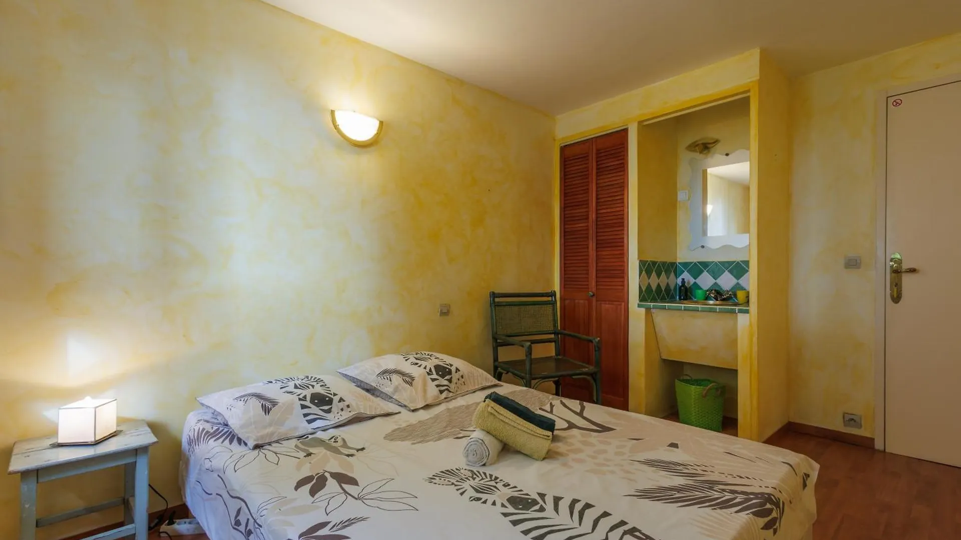 Le Guiguet - Mas Provencal Avec Piscine Pour 10 Villa Vedene
